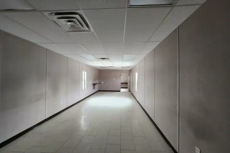 303156.7