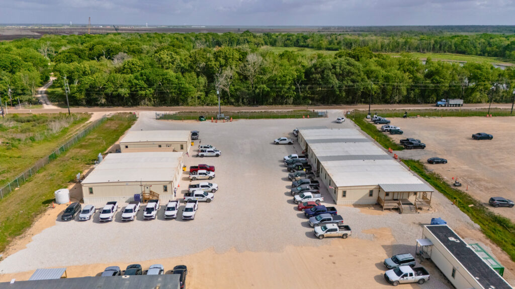 Custom modular office buildings arranged to support multiple construction project teams